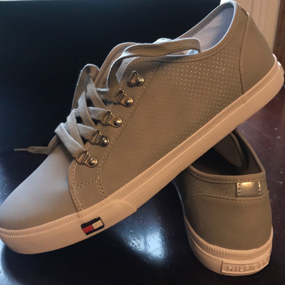 Sneakers - Picture 7 of 10